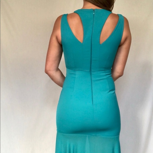 BCBG MAXAZRIA Beautiful teal gown - Picture 4 of 16